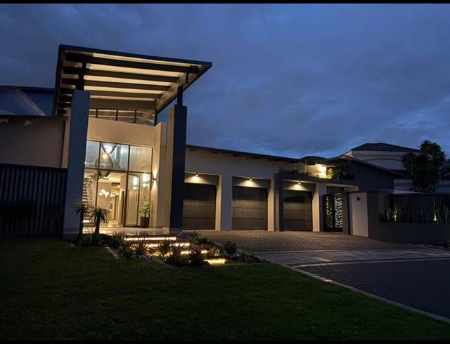 6 BEDROOM HOUSE FOR SALE IN MIDSTREAM ESTATE